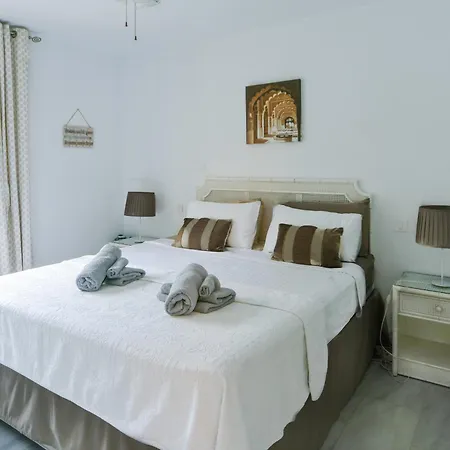 Seaviews & Pool In Center Of Pueblo Apartment Mijas