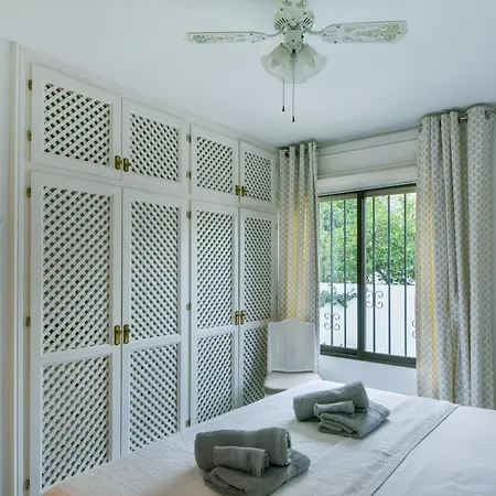Seaviews & Pool In Center Of Pueblo Apartment *