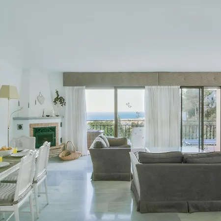 Seaviews & Pool In Center Of Pueblo Apartment