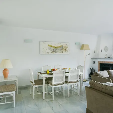 Apartment Seaviews & Pool In Center Of Pueblo Mijas
