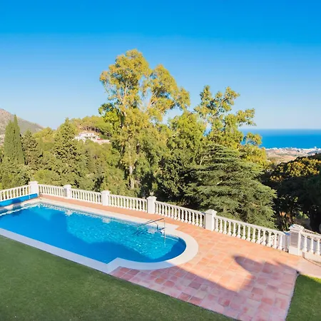 Seaviews & Pool In Center Of Pueblo