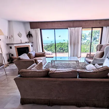 Seaviews & Pool In Center Of Pueblo *
