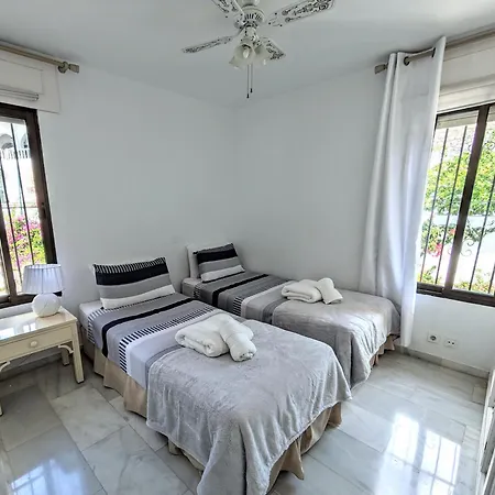 Seaviews & Pool In Center Of Pueblo *
