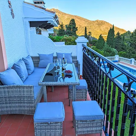 Seaviews & Pool In Center Of Pueblo * Mijas